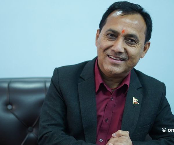 प्रधानमन्त्रीले बोल्नुअघि दर्जनपटक सोच्नुपर्छ : विश्वप्रकाश शर्मा
